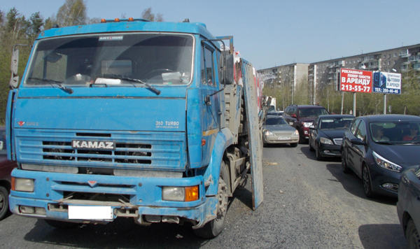 Массовое ДТП в Екатеринбурге: автобус влетел в КАМАЗ и две легковушки - Фото 2