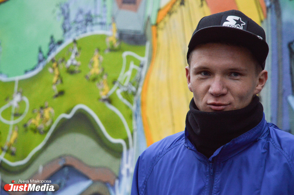 «Первым делом пострадал мой подъезд». Екатеринбургский граффитчик рассказал о проблемах с законом и о том, почему уличные художники меняют стены на холсты - Фото 3