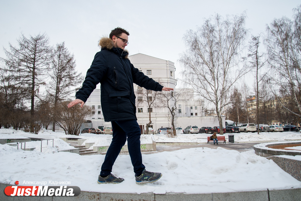 Звукорежиссер Кирилл Лихин: «Снега выпало много. Ждем, когда он растает и можно будет ходить в футболочках». В Екатеринбурге -3 и снегопады. ФОТО, ВИДЕО - Фото 5