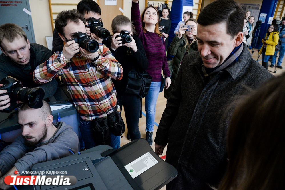 Губернатор Свердловской области Евгений Куйвашев проголосовал на выборах президента РФ - Фото 5