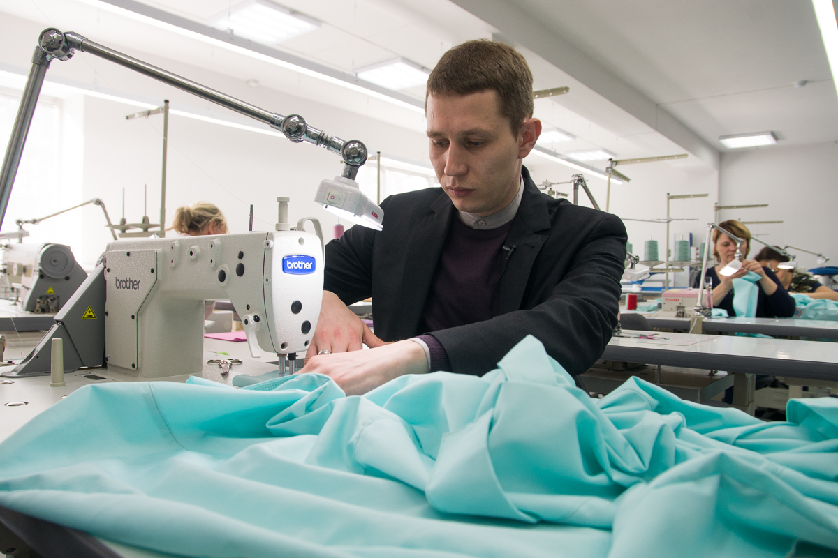 В Екатеринбурге открылась первая в стране инновационная швейная фабрика по производству спортивной одежды - Фото 4