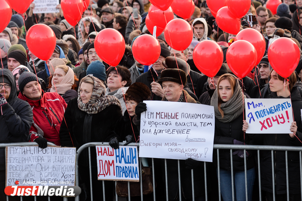 Екатеринбуржцы собрались на митинг за прямые выборы мэра перед решающим заседанием заксобрания. ФОТО - Фото 4