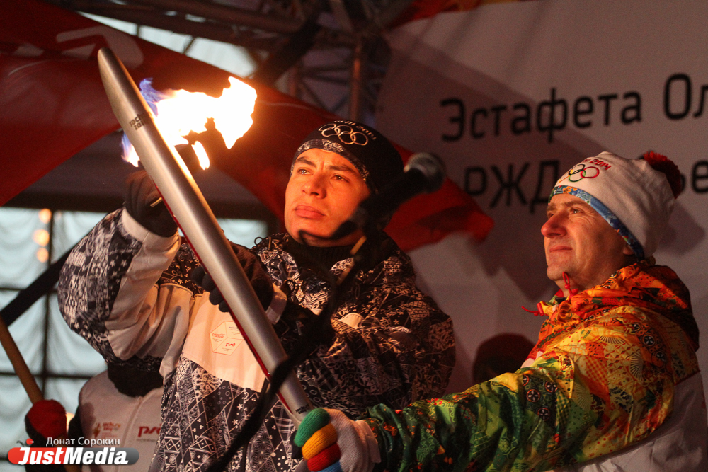 Зажгли, так зажгли! Эстафета олимпийского огня в Свердловской области — как это было - Фото 2