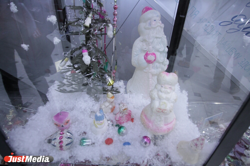 В Екатеринбурге открылась выставка  старинных новогодних игрушек - Фото 5