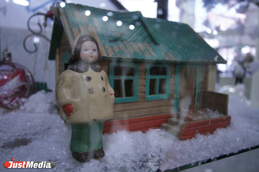 В Екатеринбурге открылась выставка  старинных новогодних игрушек - Фото 6