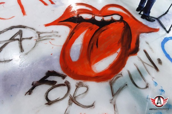 Болельщики «Автомобилиста» разрисуют лед домашней арены яркими красками - Фото 3