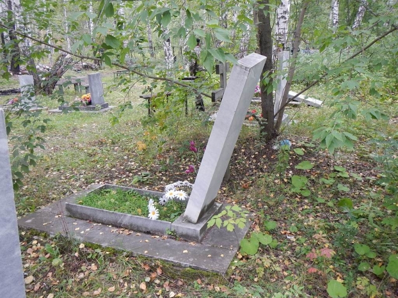 Под Каменском-Уральским малолетки «ради забавы» устроили погром на кладбище. ФОТО - Фото 5