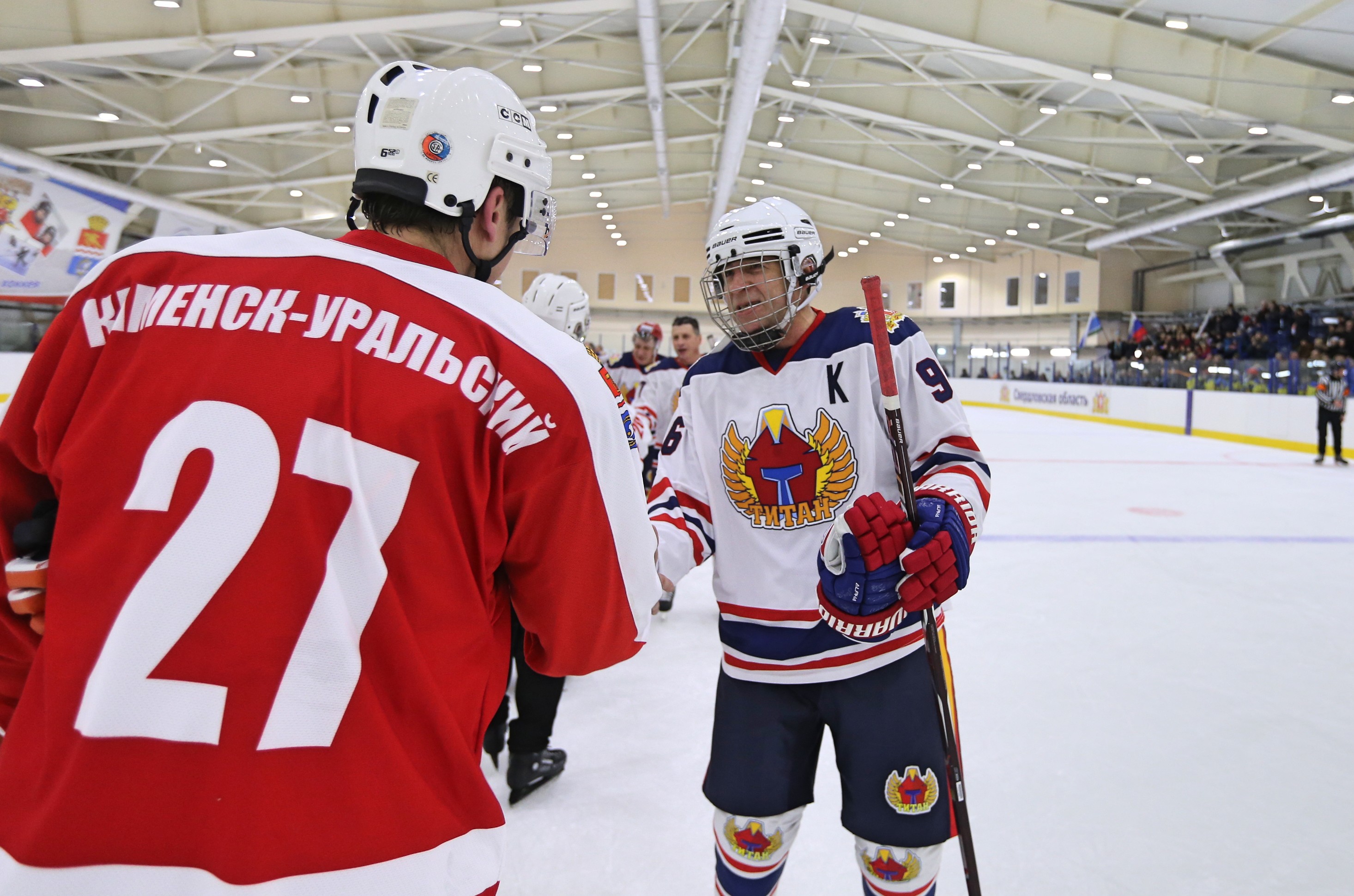 Куйвашев сыграл в хоккей на льду арены, построенной по поручению Путина. ФОТО - Фото 2