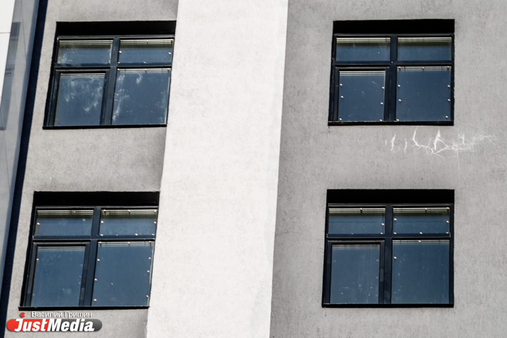 Минстрой не заметил треснувшего фасада на ЖК «Дипломат» - Фото 2