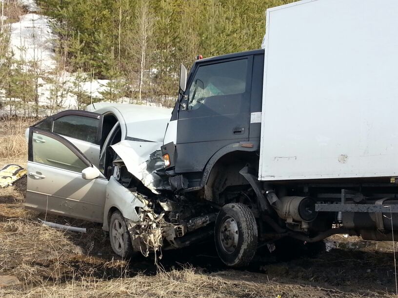 Под Екатеринбургом Toyota врезалась в грузовик. Погиб водитель легковушки - Фото 3