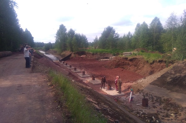 В Североуральске продолжают восстановительные круглосуточные работы после провала в канале реки Калья - Фото 3