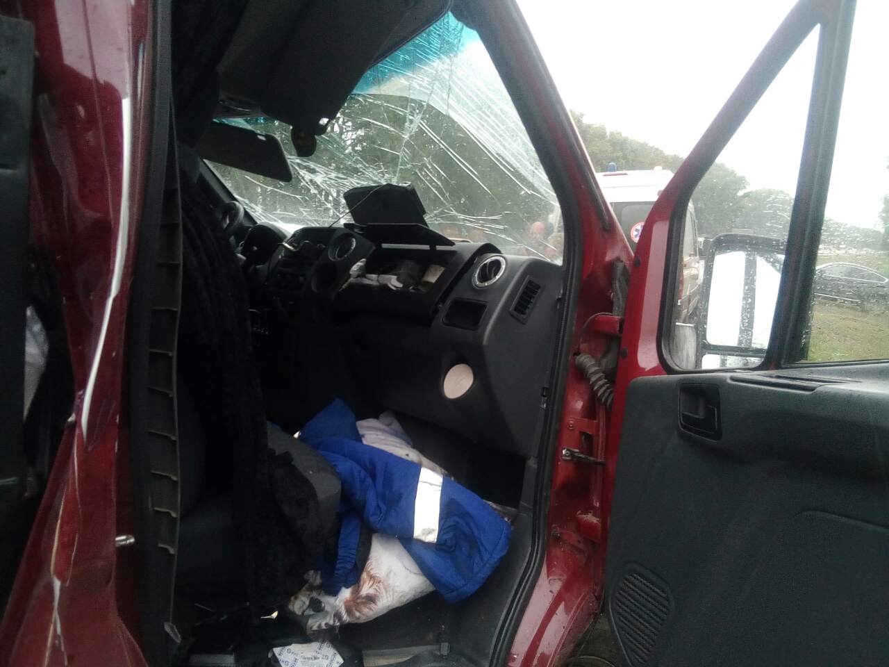 В Свердловской области водитель LADA Largus влетел во встречную грузовую «Газель». Серьезно пострадали два человека. ФОТО - Фото 5