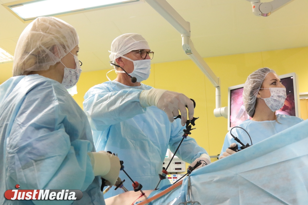 Один из лучших гинекологов Гамбурга провел в Екатеринбурге сложную операцию в прямом эфире - Фото 4