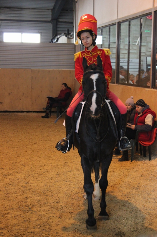 Костюмированный турнир по конному спорту среди детей в Кадниково собрал лучших спортсменов области - Фото 4