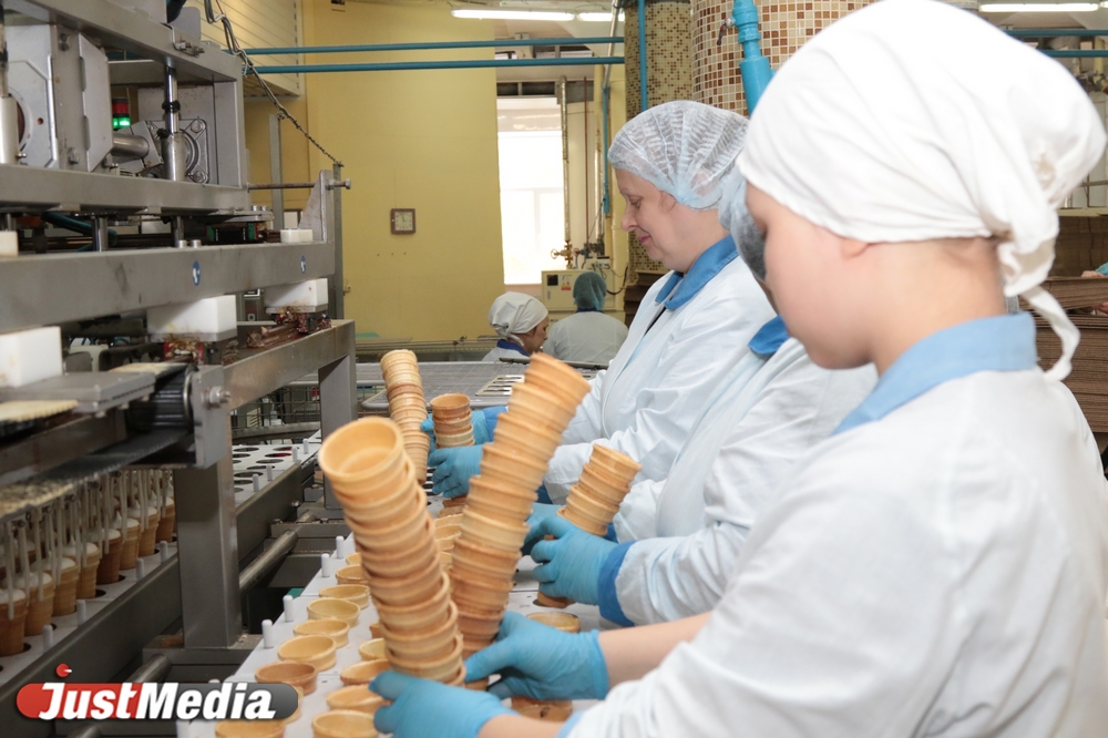 Будущее сегодня. JustMedia.Ru посмотрел, как роботы делают лучшее мороженое и булочки в Екатеринбурге - Фото 2