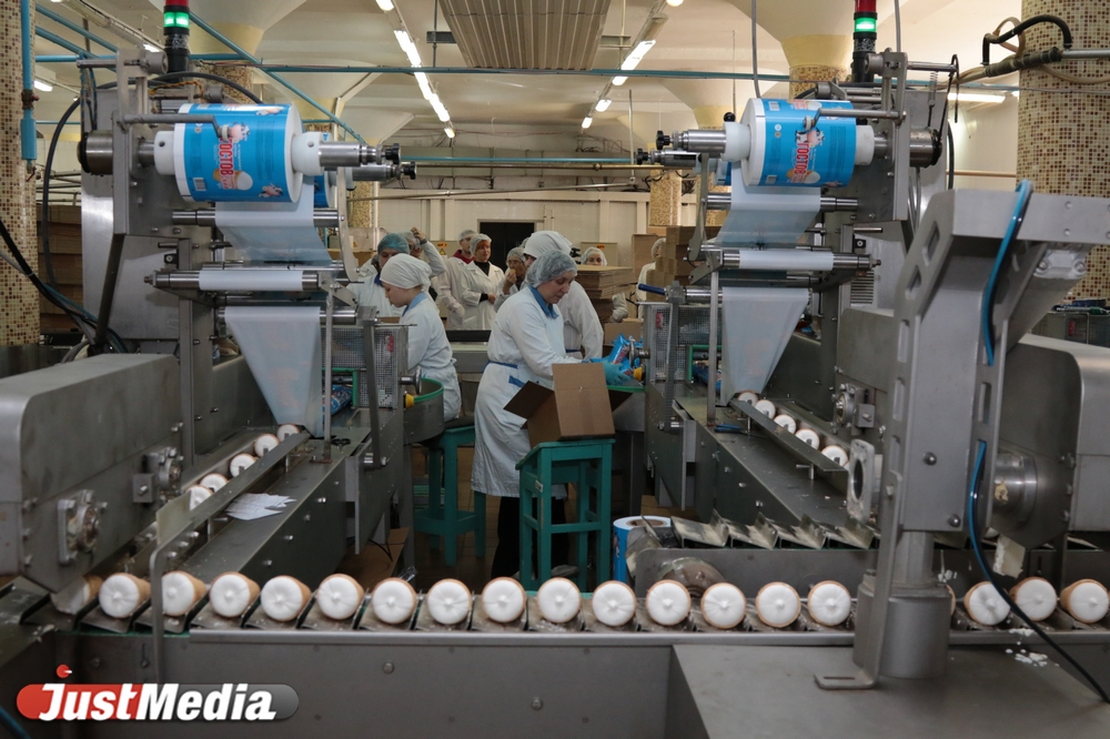 Будущее сегодня. JustMedia.Ru посмотрел, как роботы делают лучшее мороженое и булочки в Екатеринбурге - Фото 6