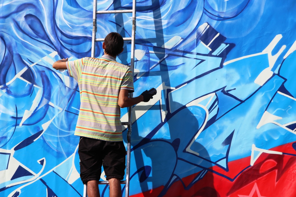 Художники нарисовали Российский флаг в центре Екатеринбурга - Фото 2