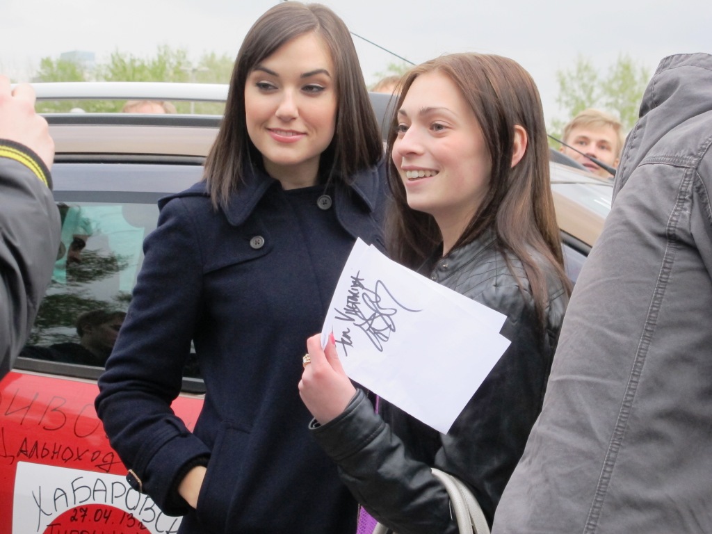 В Екатеринбурге известную актрису Сашу Грей встречали сотни фанатов - Фото 2