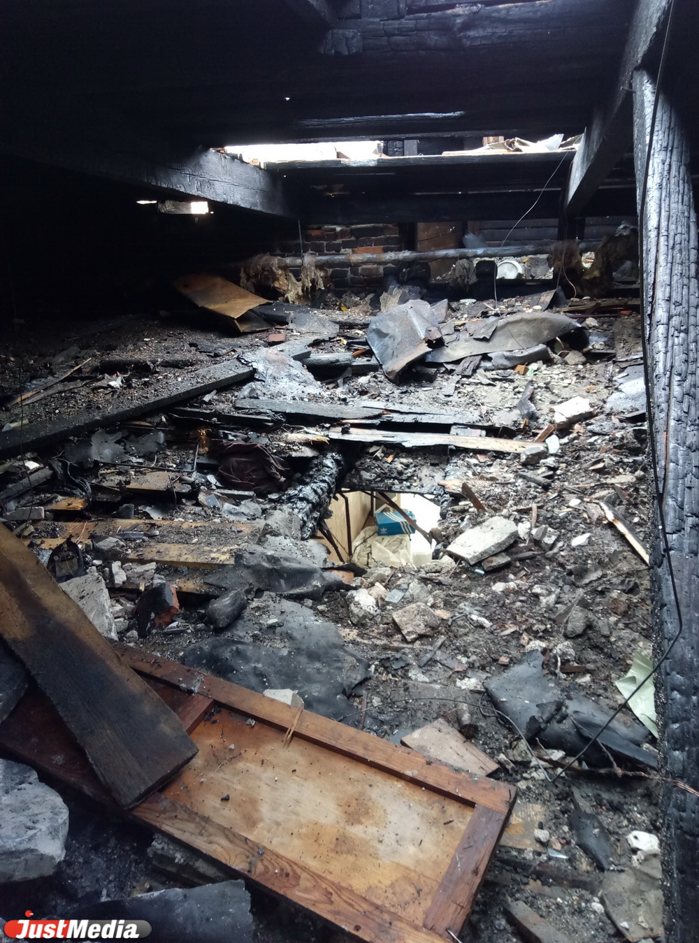 Одинокий пенсионер устроил страшный пожар в городке чекистов. ФОТО - Фото 8