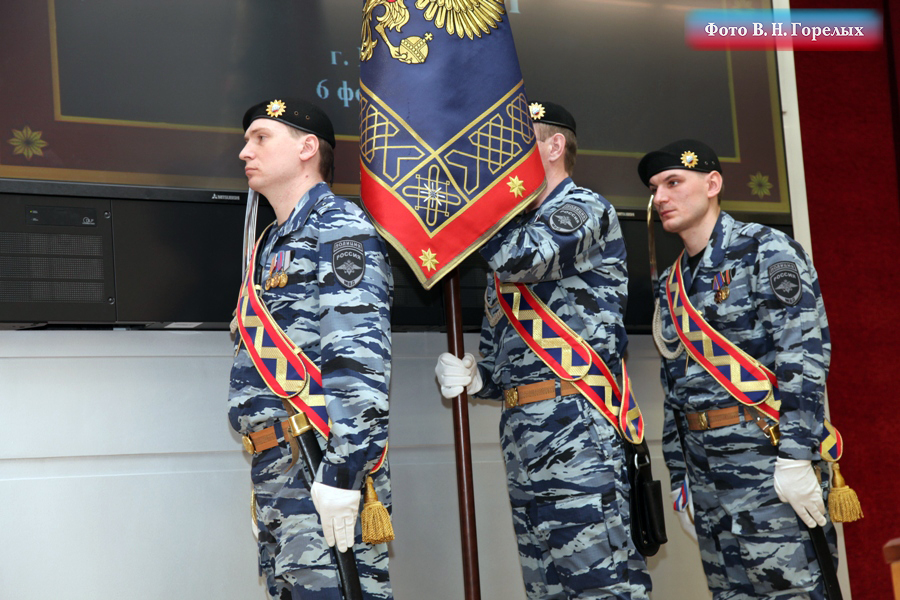 Свердловскому гарнизону полиции вручили новое знамя - Фото 10
