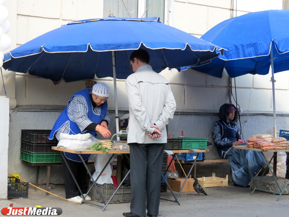 «Крыша была всегда!». JustMedia.ru выяснил, по каким правилам живет нелегальная уличная торговля в Екатеринбурге. СПЕЦПРОЕКТ - Фото 25