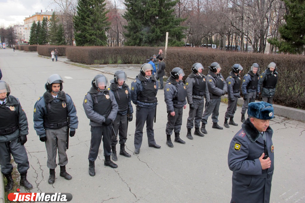 С несанкционированного «Русского марша» в полицию доставили около 90 человек - Фото 3