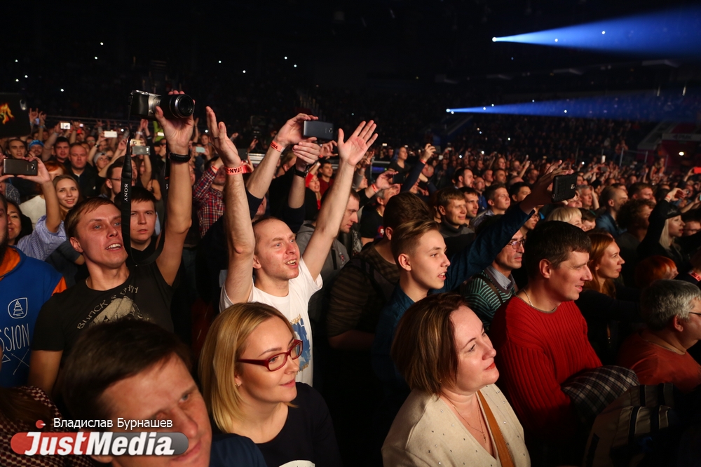 Scorpions под аккомпанемент тысяч зрителей отрок-н-роллили в Екатеринбурге. ФОТО и ВИДЕО - Фото 12