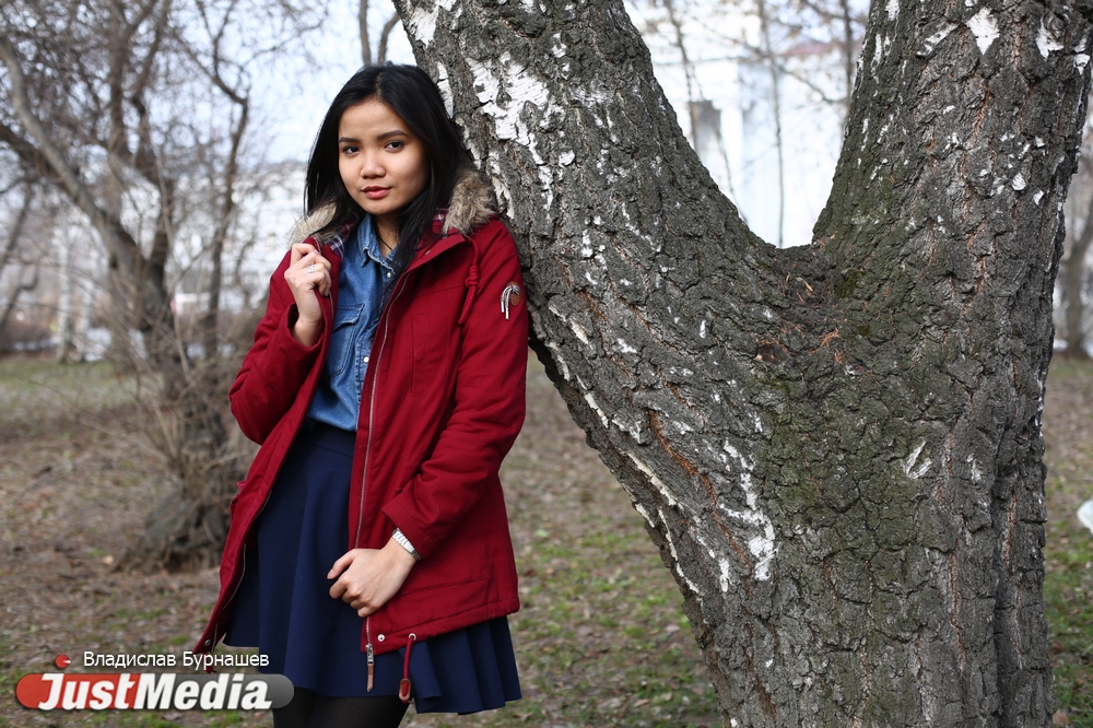 Алийя Бунга, студентка из Индонезии: «Когда приехала в Россию, то чуть не умерла из-за холода». В понедельник в Екатеринбурге +15 и сильный ветер - Фото 6