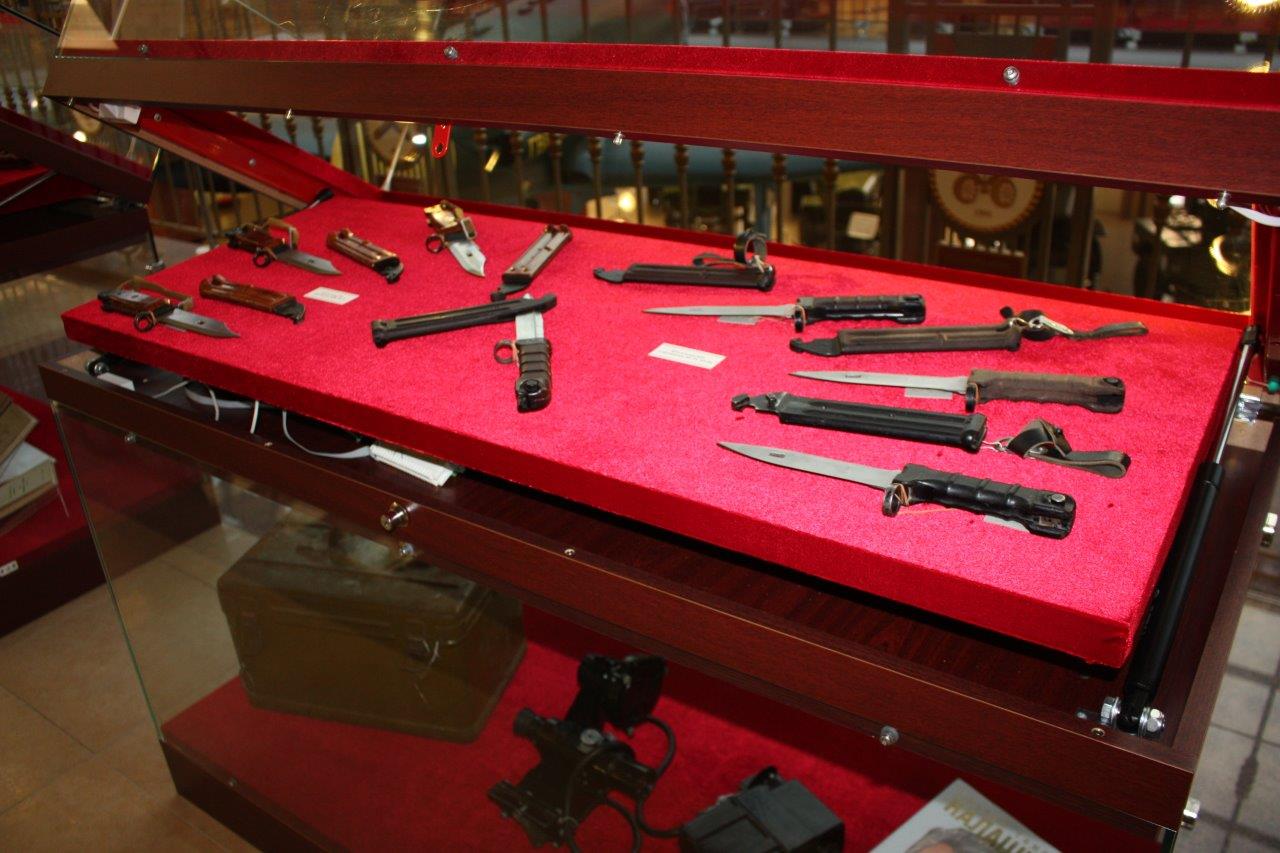 Молоток, кусачки и кипятильник. В Музее военной техники УГМК расскажут, во что превращаются штык-ножи. ФОТО - Фото 2