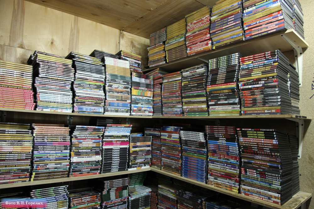 На рынке КОР полицейские изъяли около 16 тысяч контрафактных DVD - Фото 9