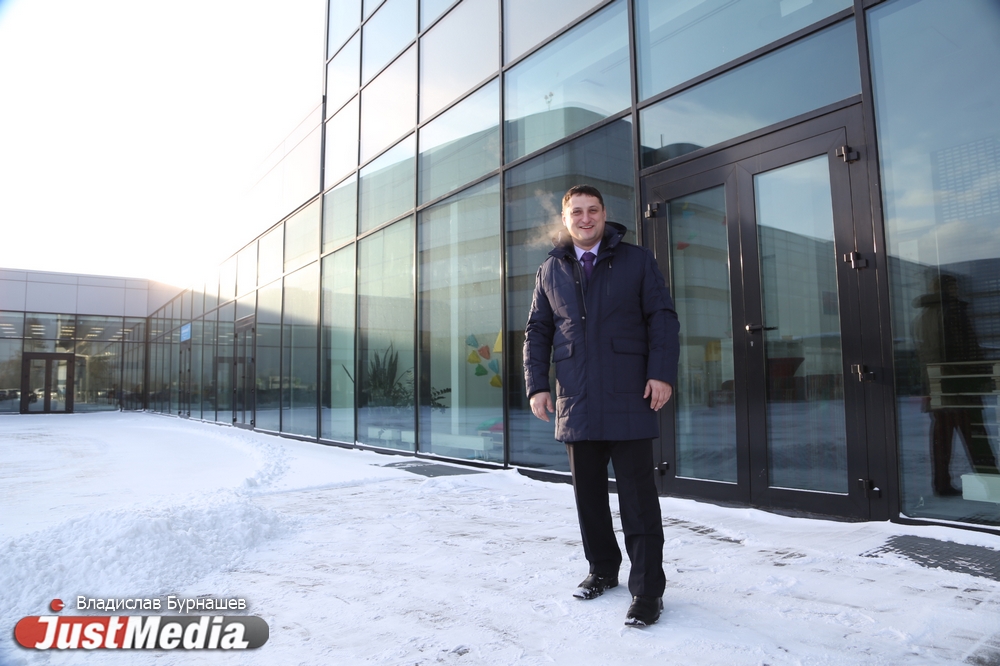 Виталий Хиль, логист: «Зима — это прекрасно. Можно закапывать детей в снег и гулять по лесу». В пятницу в Екатеринбурге -18, вечером снег. ФОТО, ВИДЕО - Фото 3