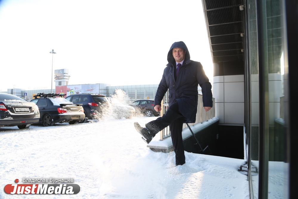 Виталий Хиль, логист: «Зима — это прекрасно. Можно закапывать детей в снег и гулять по лесу». В пятницу в Екатеринбурге -18, вечером снег. ФОТО, ВИДЕО - Фото 8