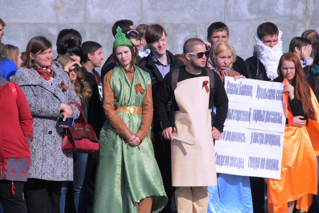 Тысячи любителей истории прошлись по центру Екатеринбурга - Фото 6