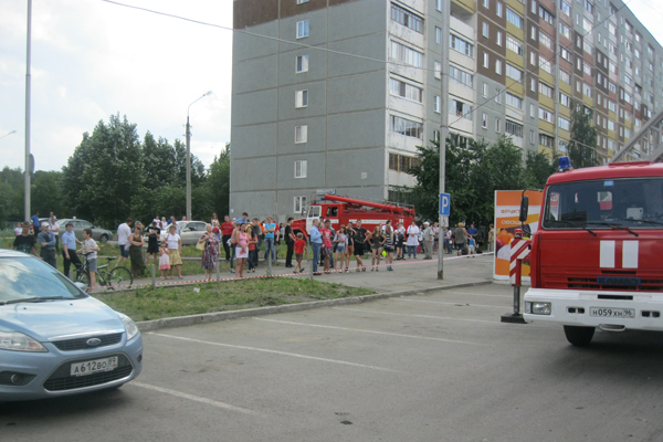 В Екатеринбурге горела кровля торгового центра «Кит» - Фото 3