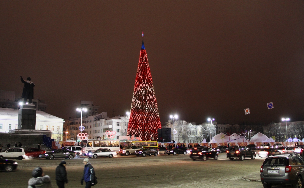 В Екатеринбурге зажглась главная городская елка - Фото 2