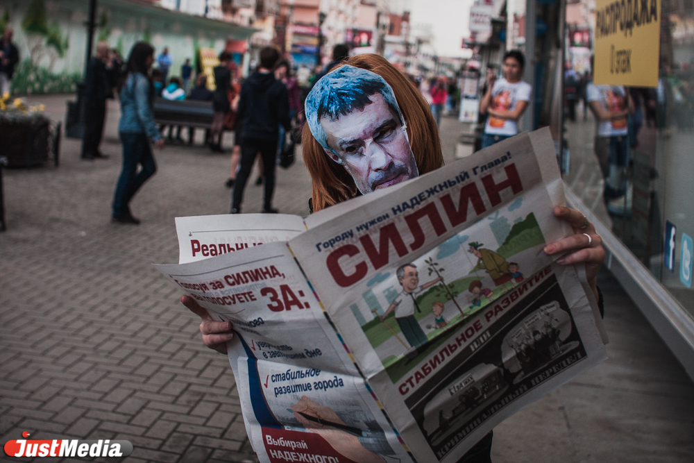 Журналисты JustMedia.Ru решили убрать «предвыборный мусор» в центре города - Фото 2