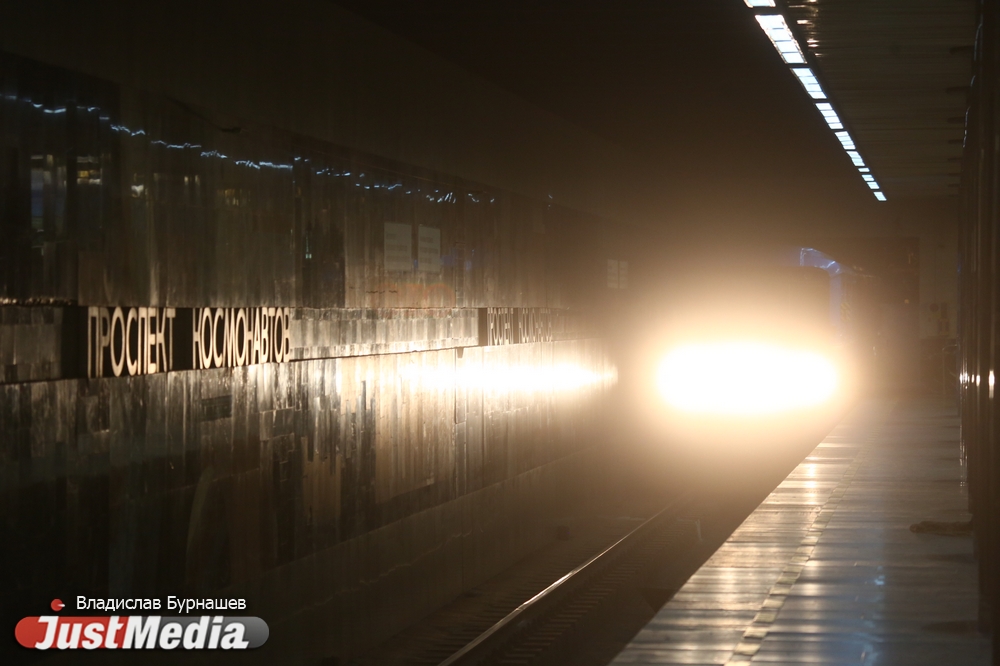 Не выходим на конечной станции и бродим по тоннелям. День и ночь в метро с JustMedia.ru - Фото 26