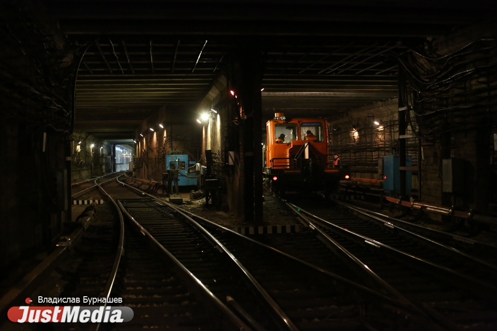 Не выходим на конечной станции и бродим по тоннелям. День и ночь в метро с JustMedia.ru - Фото 46