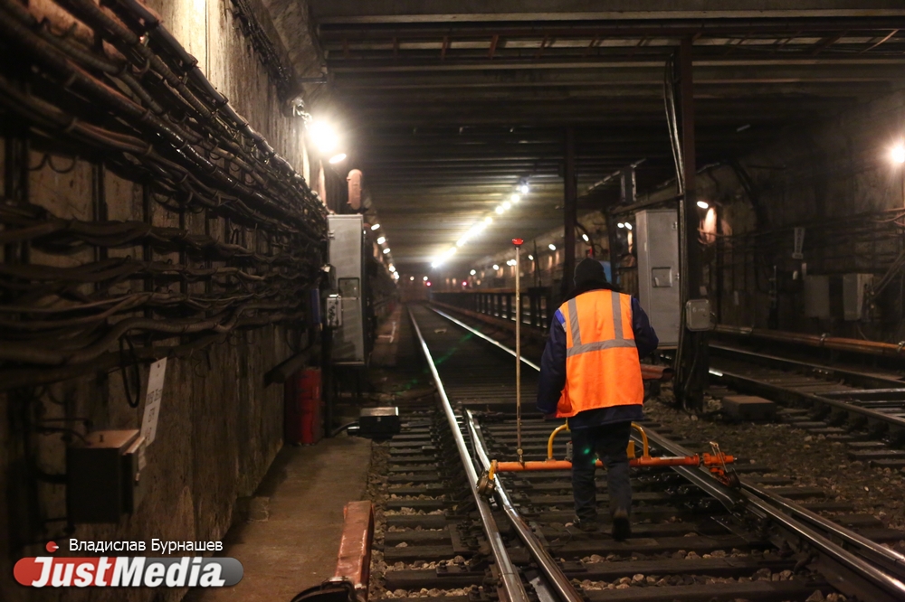 Не выходим на конечной станции и бродим по тоннелям. День и ночь в метро с JustMedia.ru - Фото 37