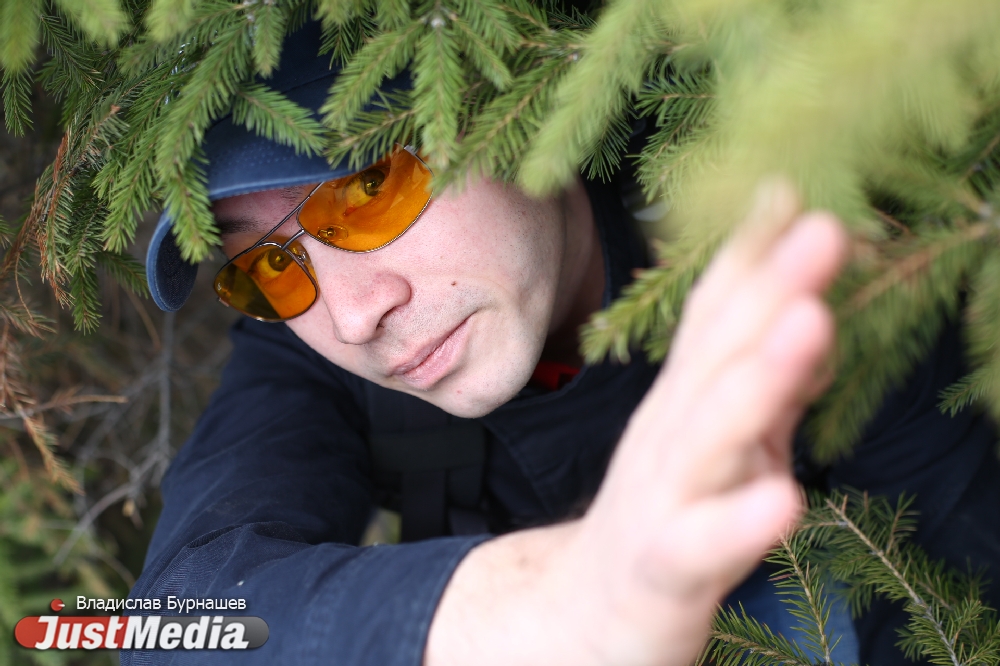 Мансур Шаймарданов, пожарный: «У нас то холодно, то жарко, благо елки круглый год зелено-стабильные». В Екатеринбурге +11 и дожди  - Фото 2