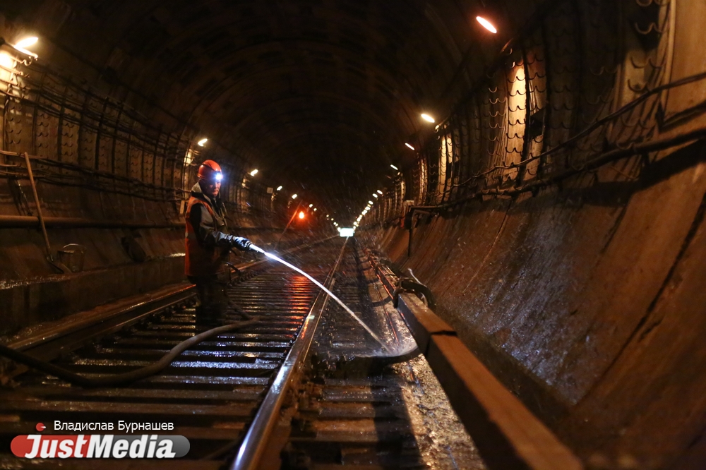 Не выходим на конечной станции и бродим по тоннелям. День и ночь в метро с JustMedia.ru - Фото 42