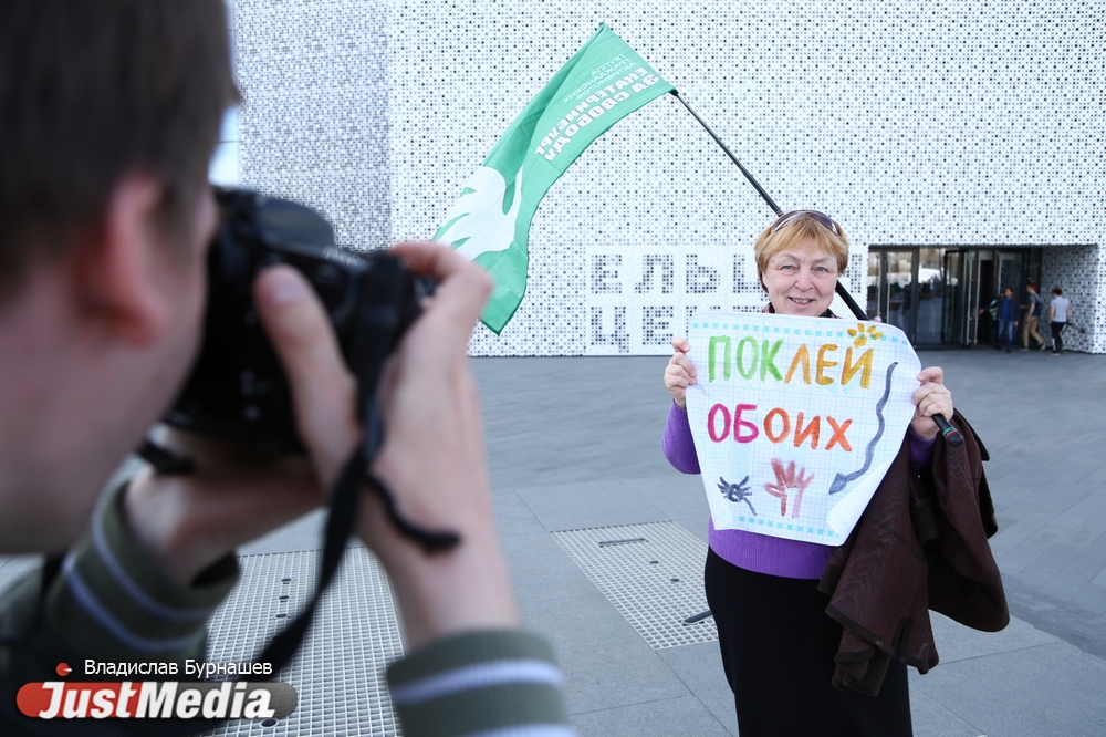 «Разрешаю разрешать» и «Кругом квадраты». В Екатеринбурге запретили проводить марш с шуточными плакатами - Фото 6