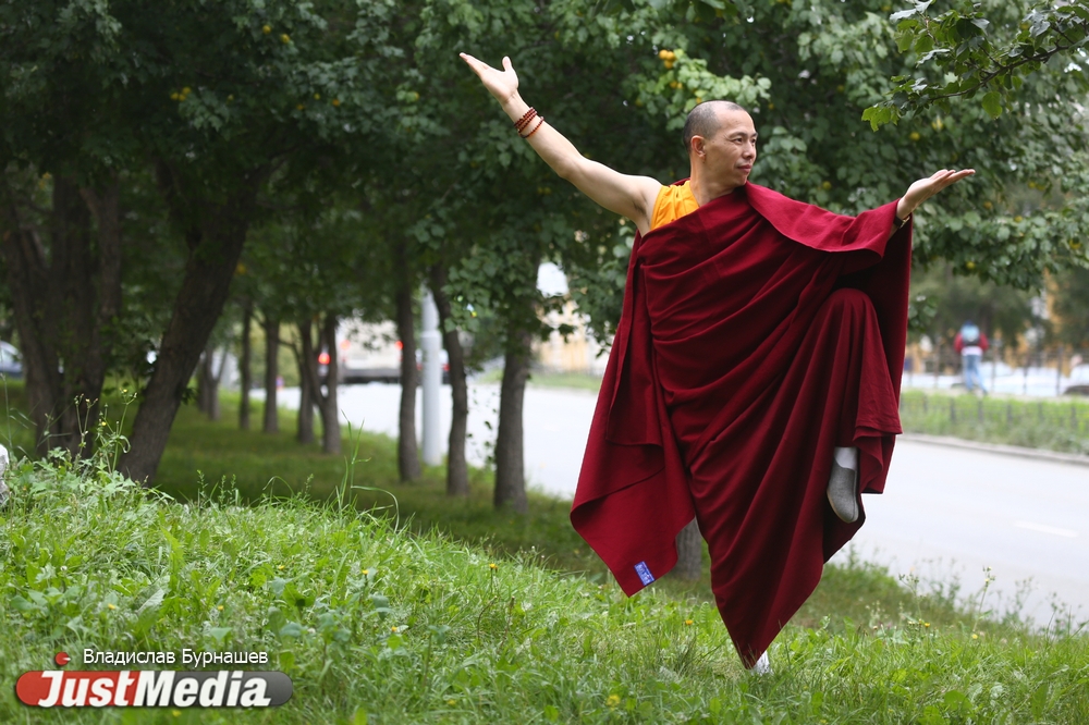 Тибетский лама Чжун Даньчжу: «К сожалению, на Урале очень мало солнечного света, но зато здесь проживает очень спокойный народ». В Екатеринбурге +7. ФОТО, ВИДЕО - Фото 3