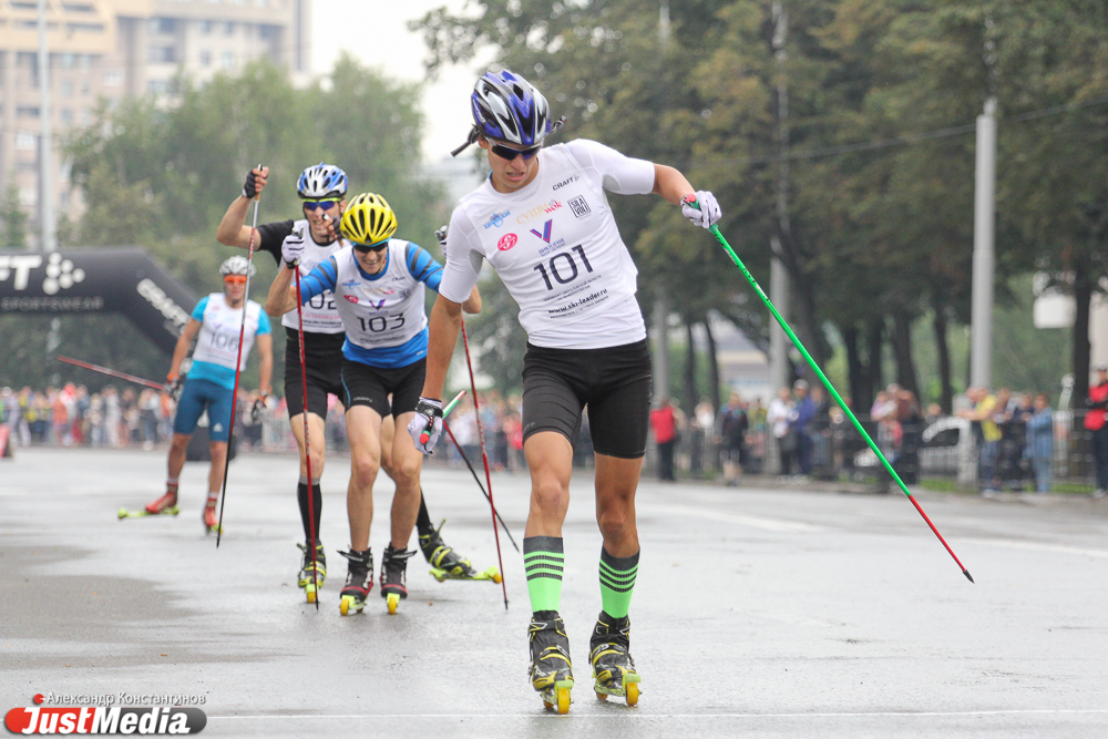 В ожидании сезона: свердловские лыжники устроили гонки в центре Екатеринбурга - Фото 7
