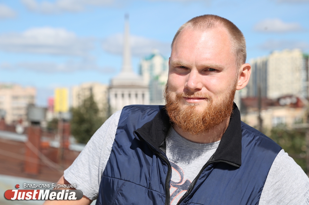 Илья Сотонин, стоя на крыше: «Не жарко и не холодно — это то, что я люблю. В День знаний в Екатеринбурге +25». ВИДЕО - Фото 6