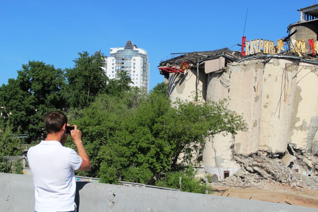 Екатеринбургский мукомольный завод рухнул, испугав местных жителей - Фото 3