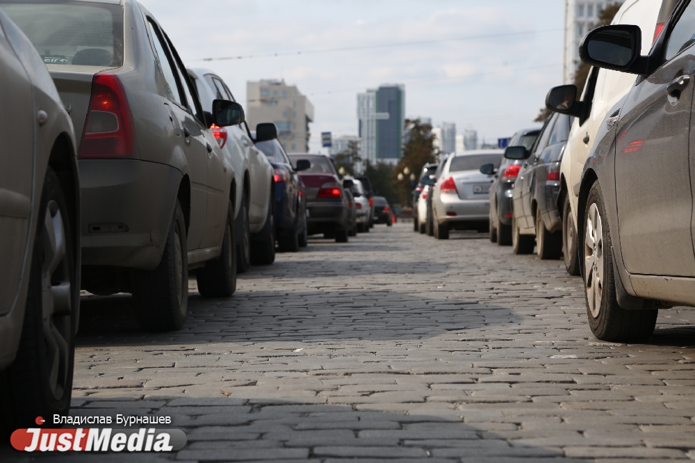 Пользователей социальных сетей возмутила новая брусчатка на проспекте Ленина, которая уже пошла волнами. ФОТО - Фото 2
