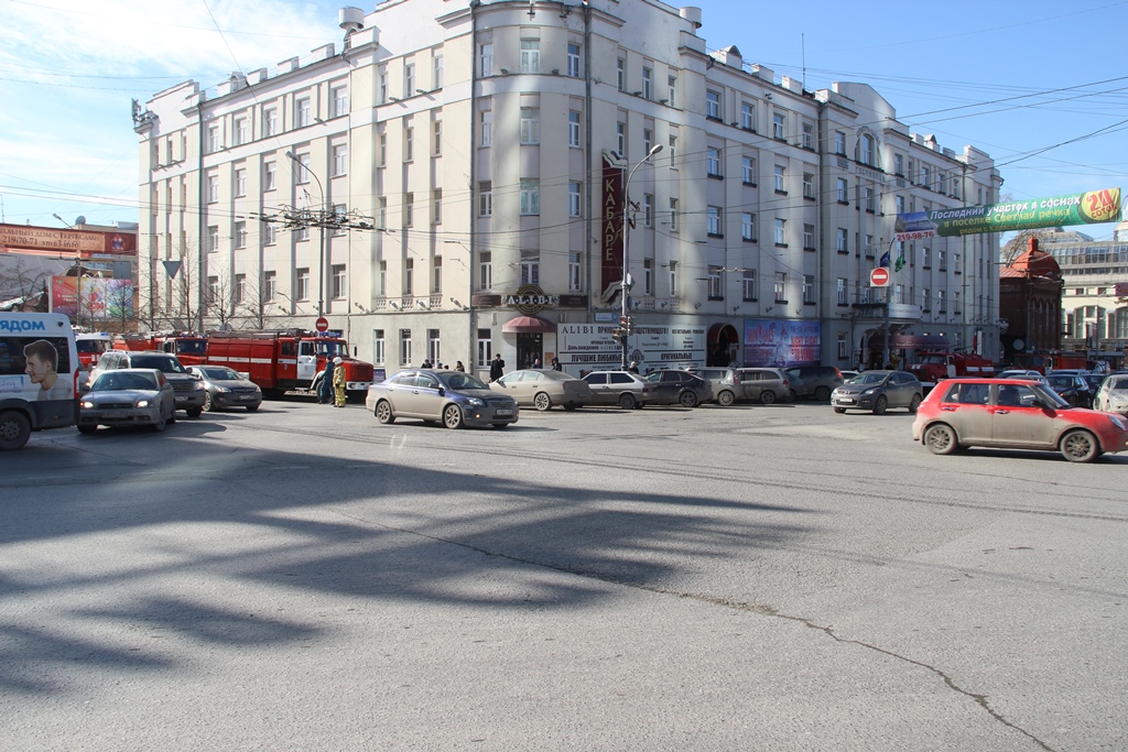 В Екатеринбурге горит Центральная гостиница - Фото 5