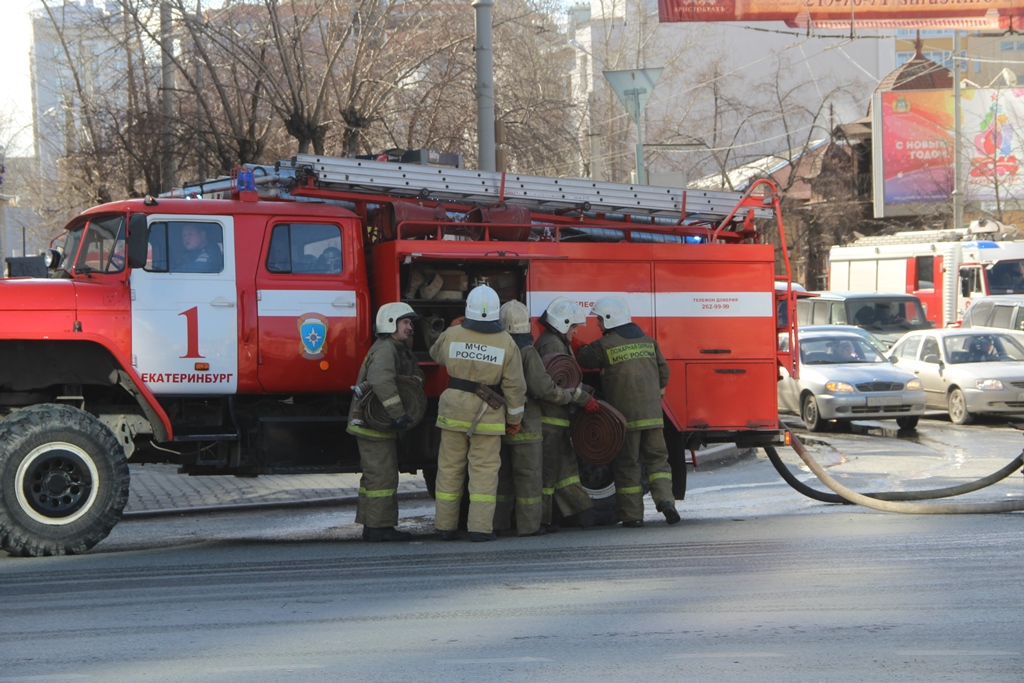В Екатеринбурге горит Центральная гостиница - Фото 2
