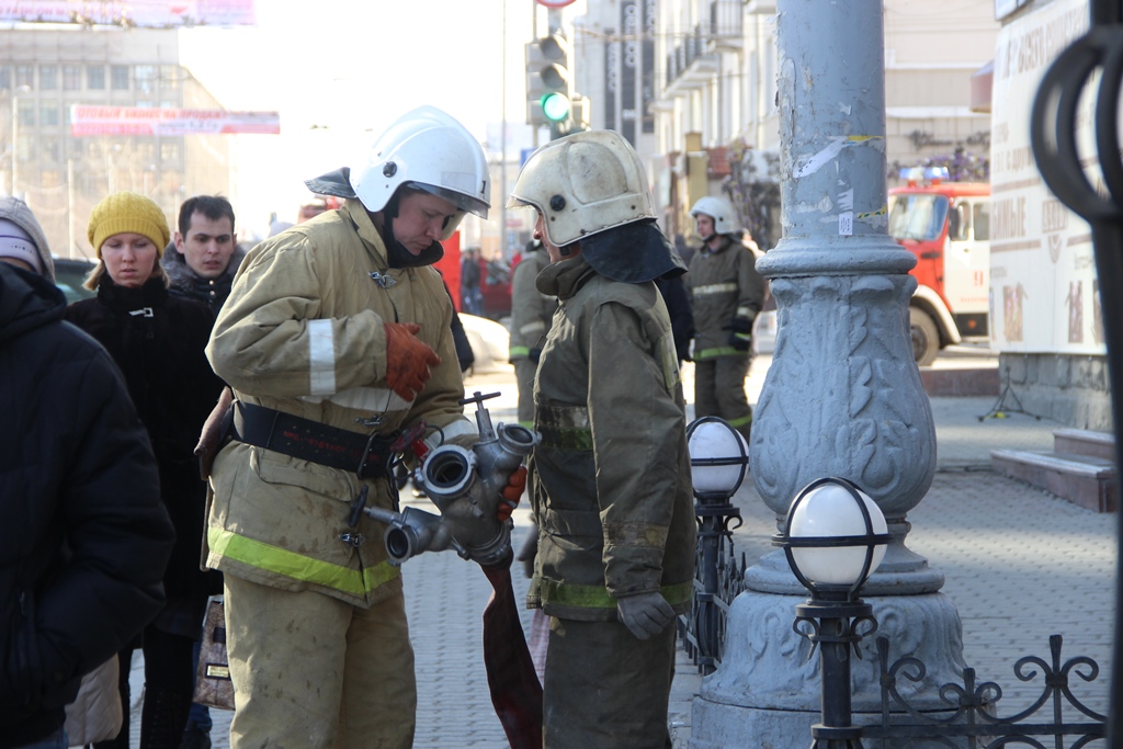 В Екатеринбурге горит Центральная гостиница - Фото 3
